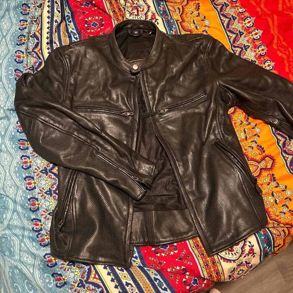 ***CAN NEGOTIATE BEST PRICE****Black Real Genuine Leather Motorcycle Jacket :)